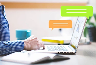 ノートパソコンで作業